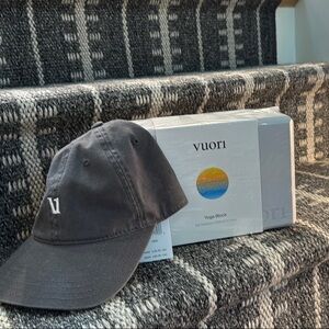 BRAND NEW WITH TAGS & WRAPPING Vuori Charcoal Baseball Cap & Yoga Block